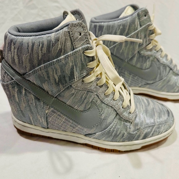 Women’s Nike Dunk Sky Hi Sneaker - Picture 3 of 4
